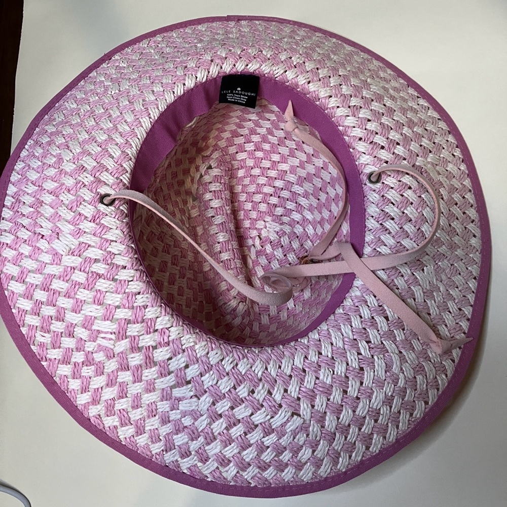 🎉MOVING SALE 🎉 Lele Sadoughi Toyo Straw Hat Pink and White - Picture 4 of 7
